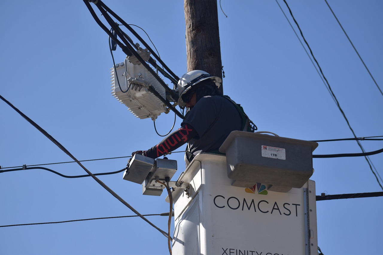 cable repairman, technician, comcast-5284856.jpg